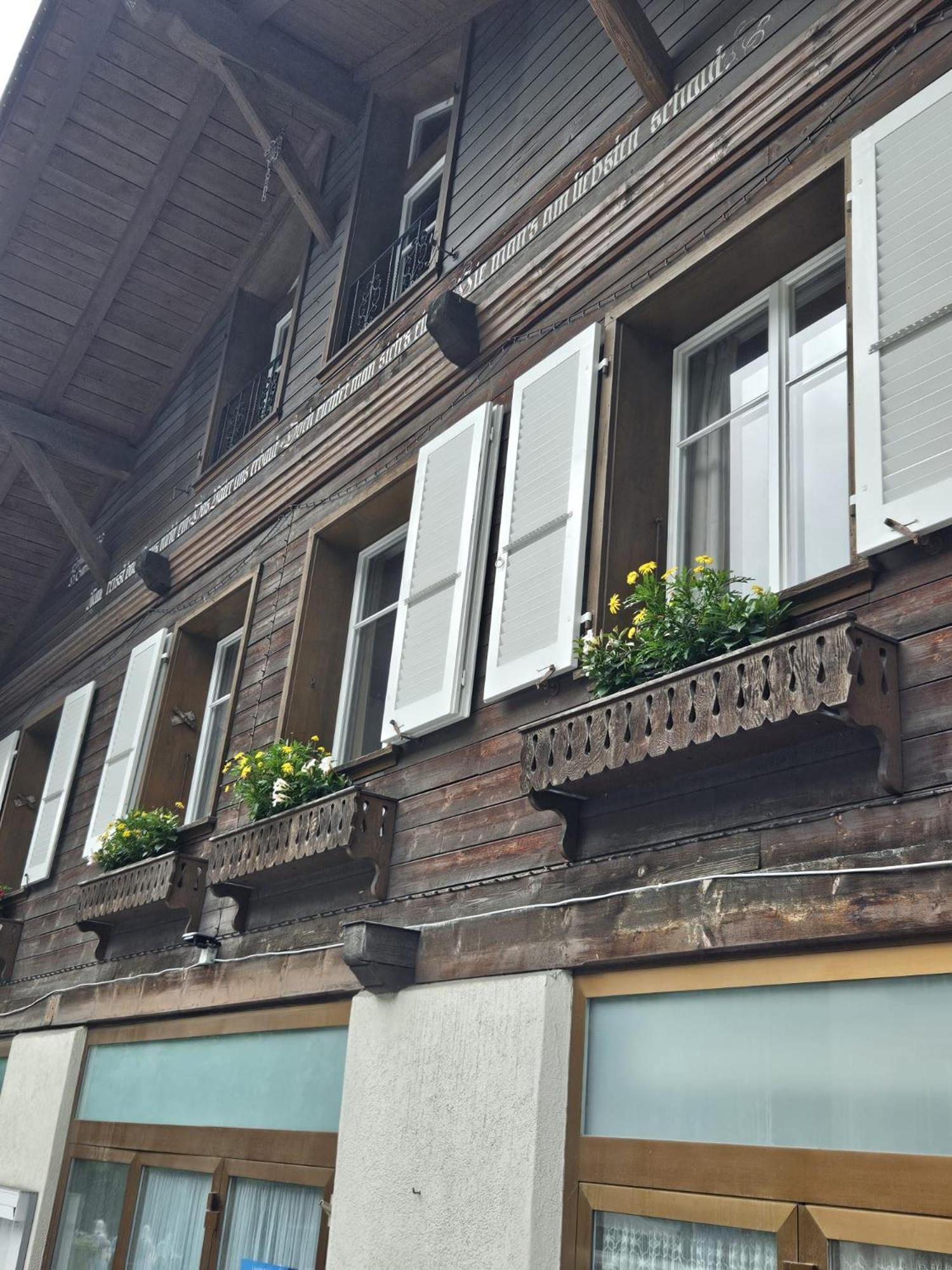 Chalet Maithili Lauterbrunnen -152-Year-Old Majestic Chalet Exterior foto